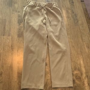 Lululemon khaki capri pants